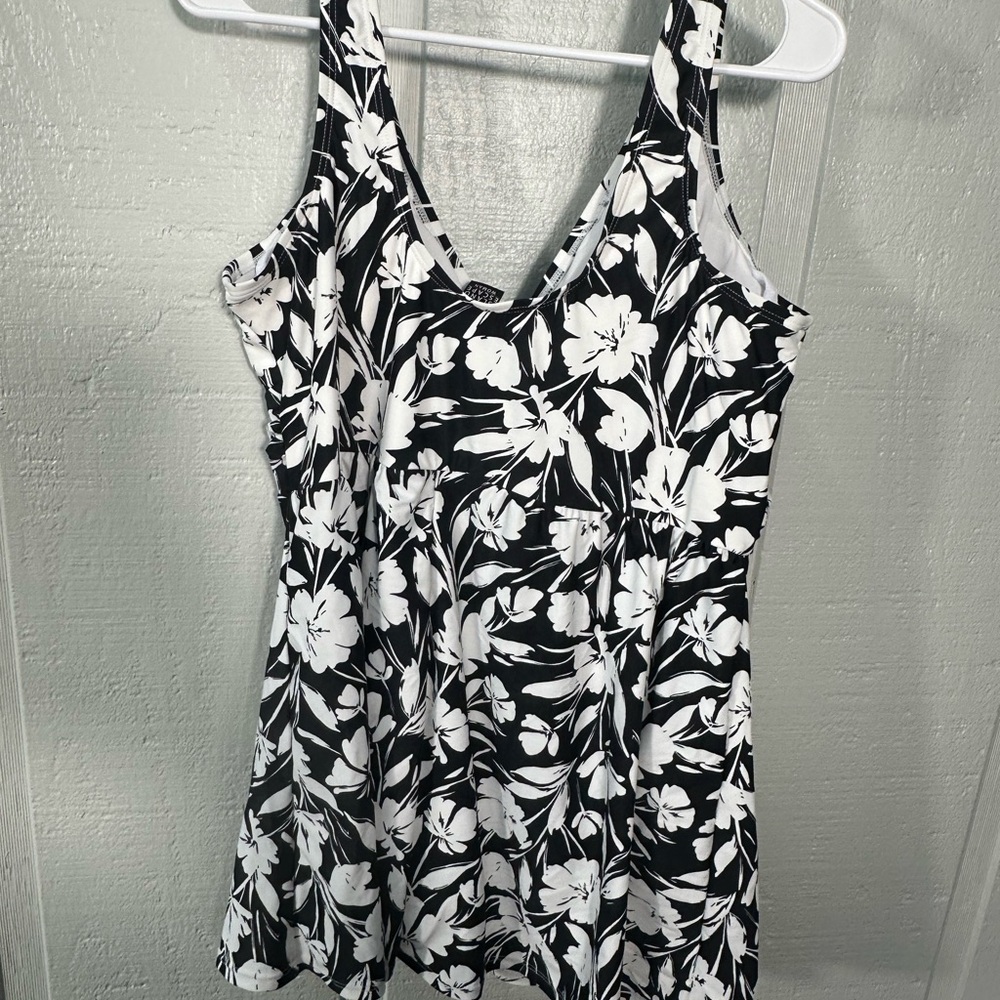 LIsland Escape Women’s Black and White Floral Tankini Top Size 18W EUC - Picture 8 of 8
